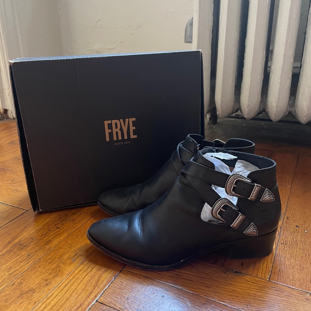 Frye Ray Western Shootie in Black 7.5